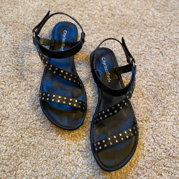 Cityclassified Women’s 8.5 Black Studded Sandal - Picture 3 of 8
